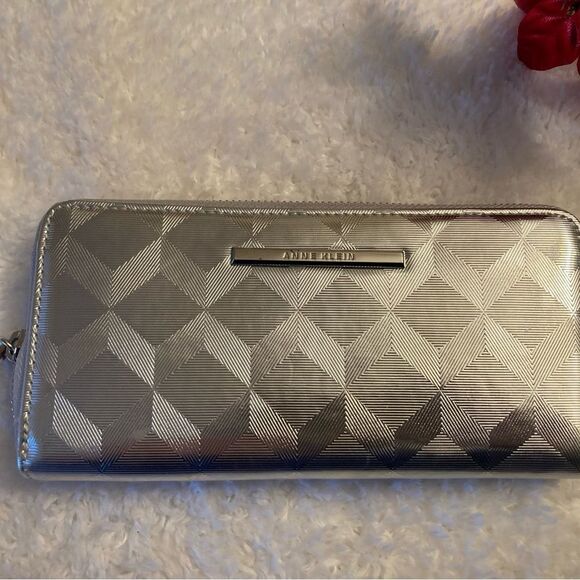 Anne Klein NWT Silver Metallic Wallet - Picture 3 of 11